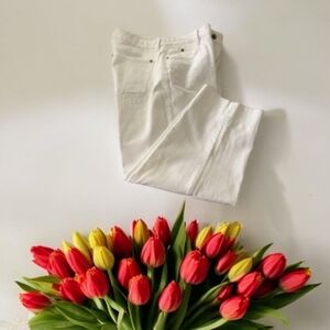 Chicos white jean capris Premium brand size one in excellent condition 5…